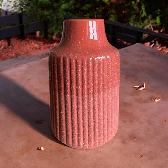 VTG Coral Ceramic Textured Vase With Ribbed Design Red Orange 7.25" Tall - Picture 1 of 4